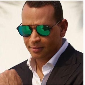 Quay Australia Apollo  sunglasses Black Blue Green